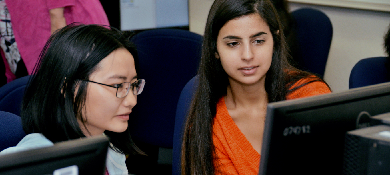 2 women at a computer in a computer lab